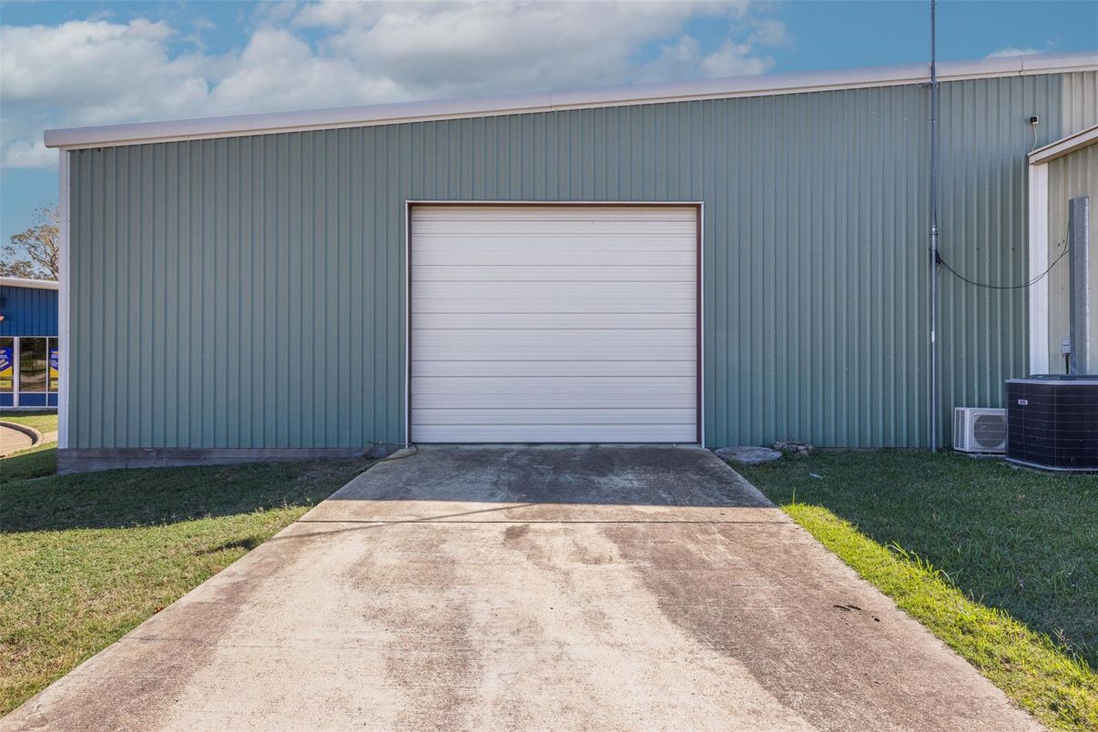 Detached Garage, Exterior