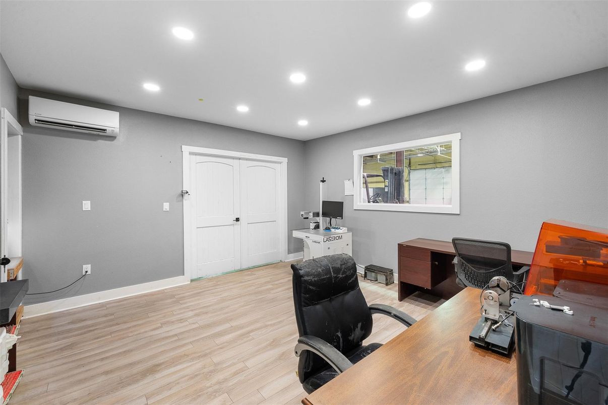 Home Office, Interior, Recessed Lighting, Wood Texture Flooring