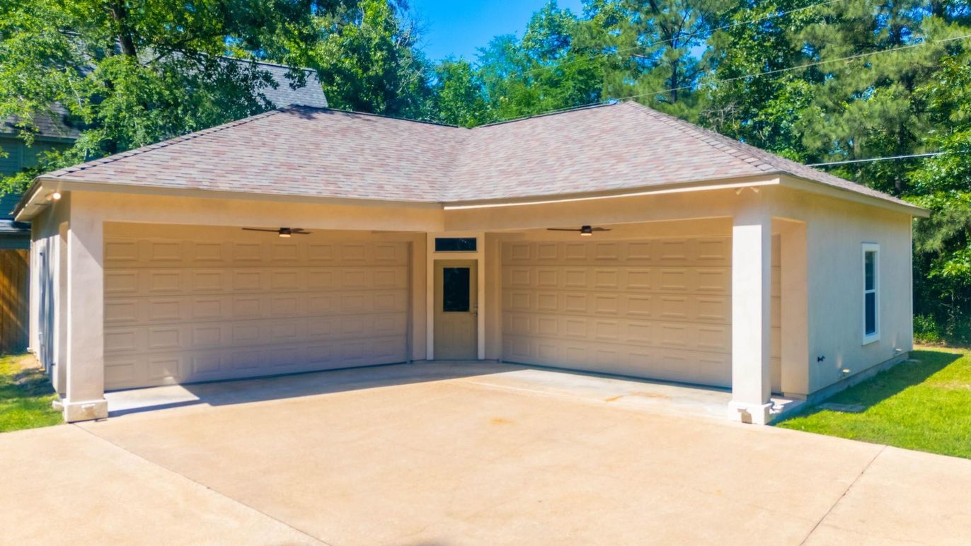 Detached Garage, Exterior