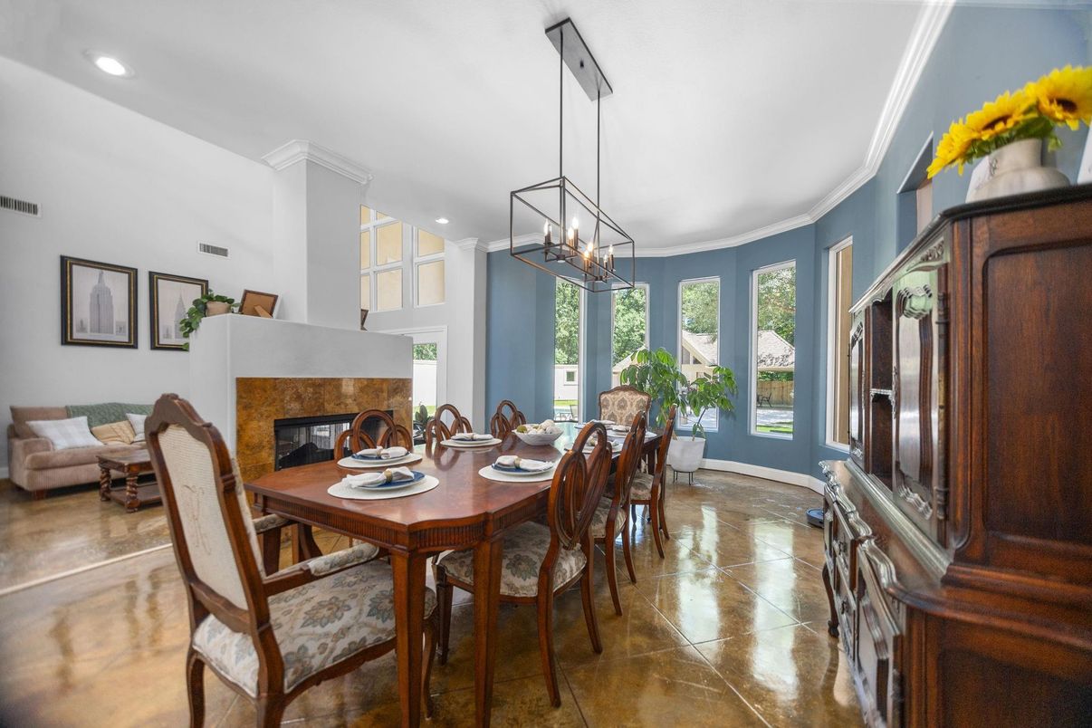 Dining room, Fireplace, Interior, Pendant Lights, Recessed Lighting
