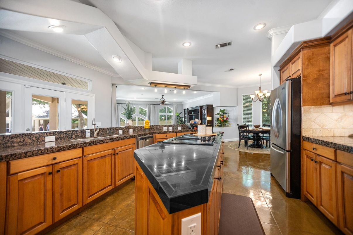 Chandelier, Dining room, Interior, Kitchen, Recessed Lighting