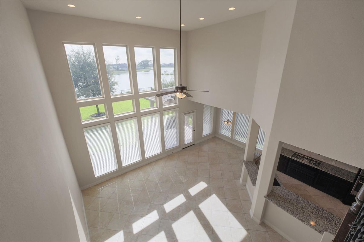 Empty room, Interior, Recessed Lighting, Water