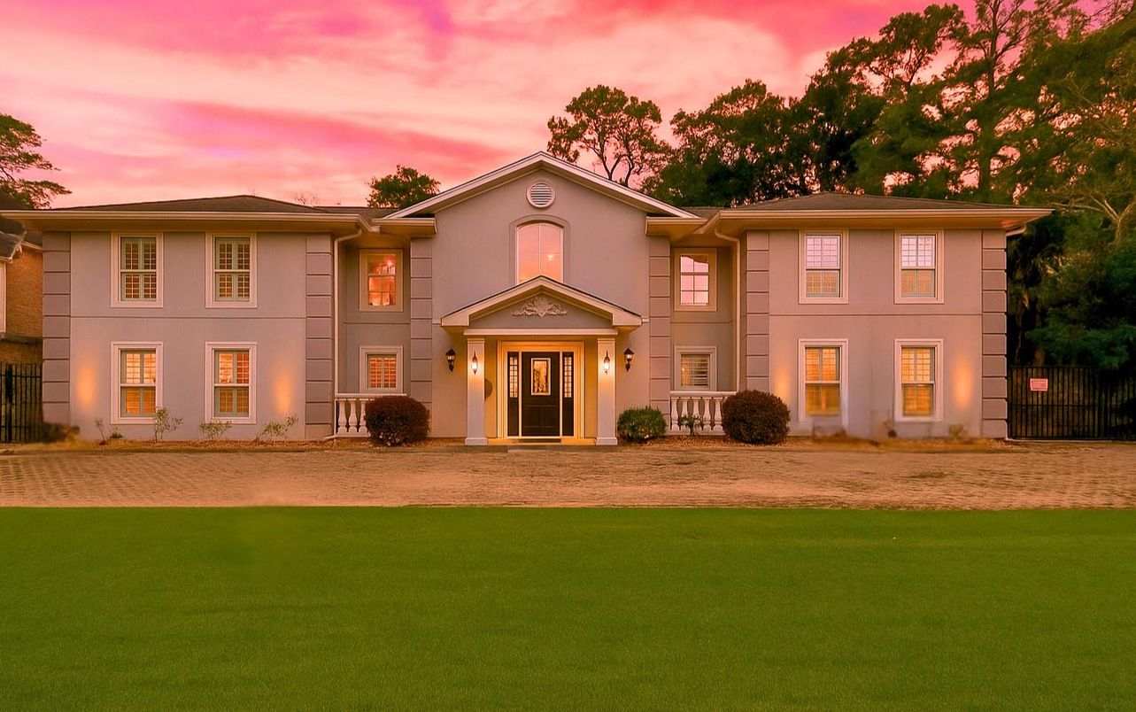 Backyard, Exterior, Facade, French Provincial