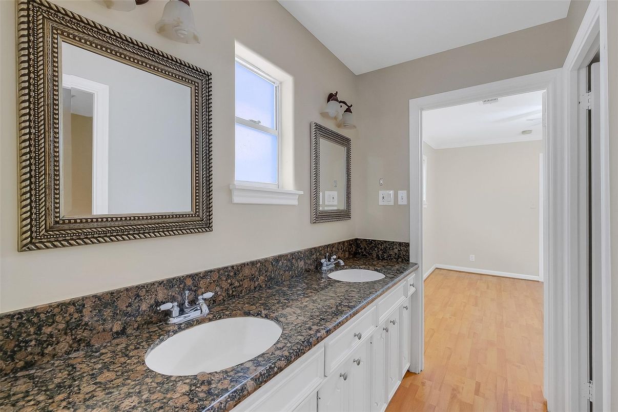 Bathroom, Dual Sink Vanities, Interior, Wood Texture Flooring
