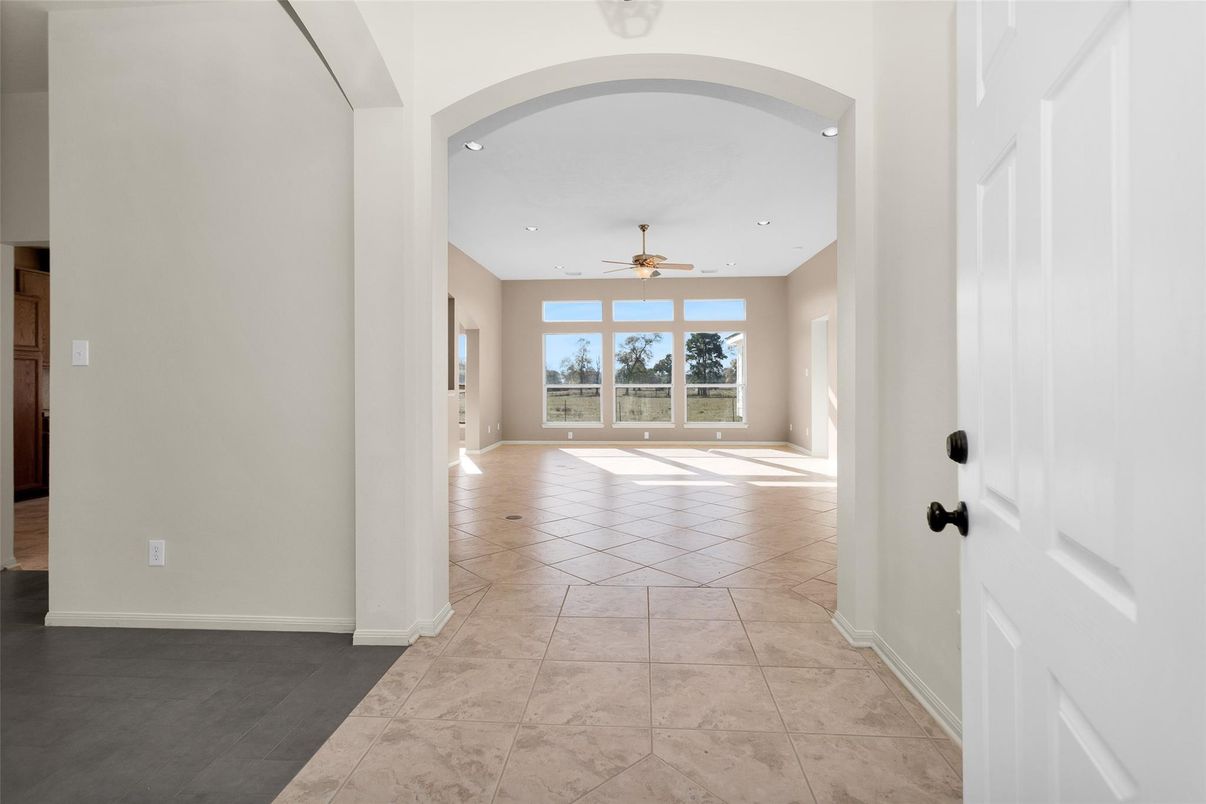 Empty room, Interior, Recessed Lighting