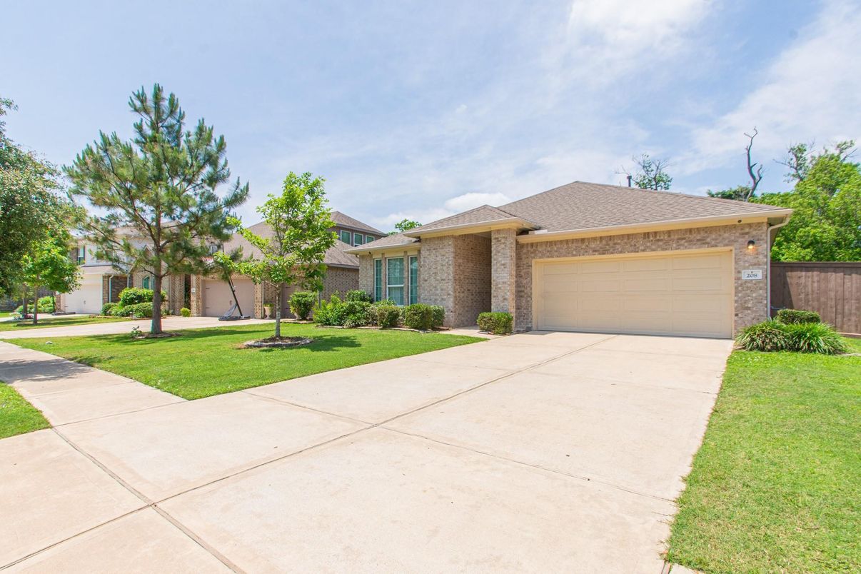 Attached, Exterior, Facade, Brick Facade, Mediterranean