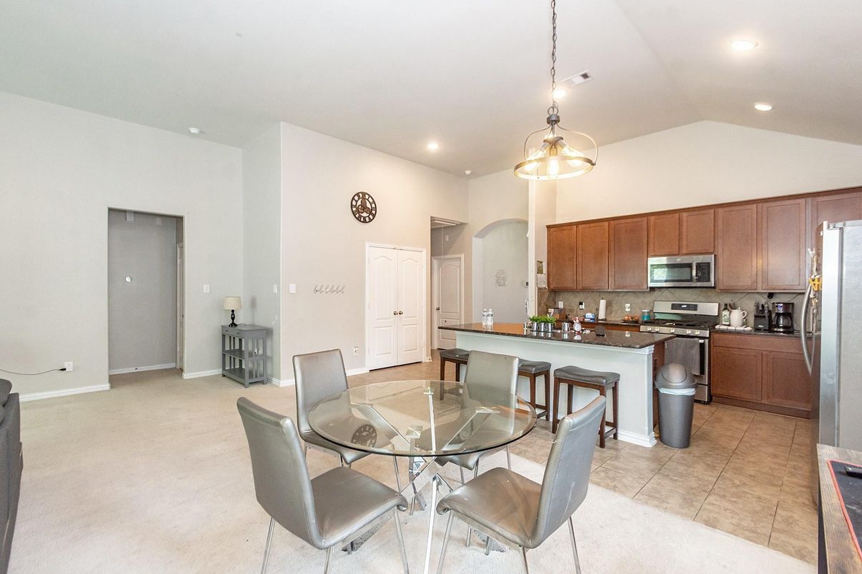Dining room, Interior, Kitchen, Pendant Lights, Recessed Lighting, Stainless Steel Appliances
