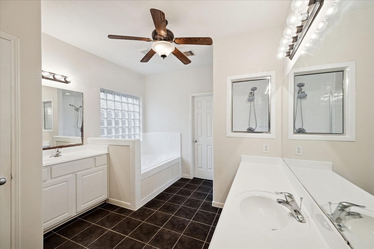 Bathroom, Dual Sink Vanities, Interior