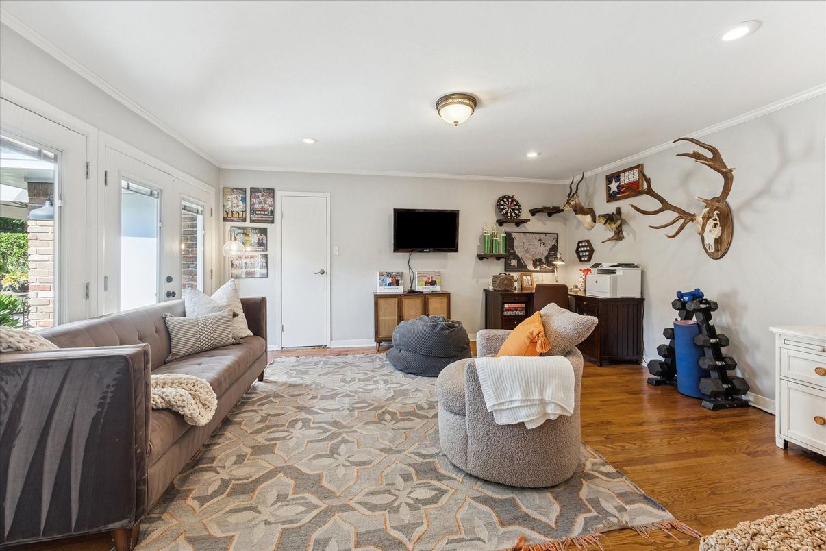 Interior, Living room, Recessed Lighting, Wood Texture Flooring