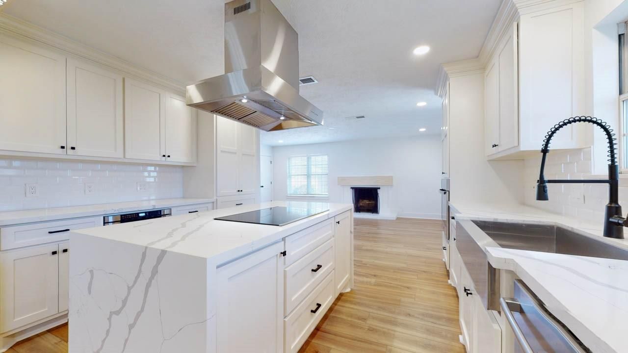 Fireplace, Interior, Kitchen, Recessed Lighting, Wood Texture Flooring