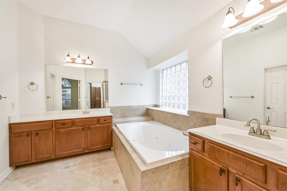 Bathroom, Dual Sink Vanities, Interior