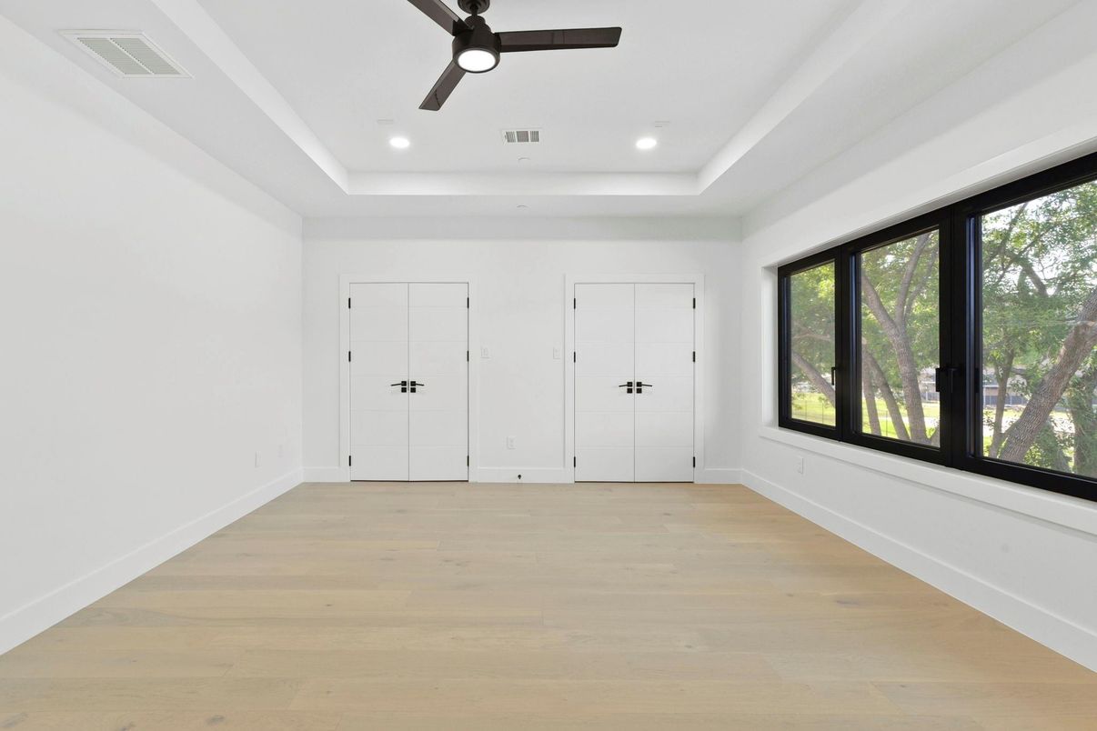 Empty room, Interior, Recessed Lighting, Wood Texture Flooring