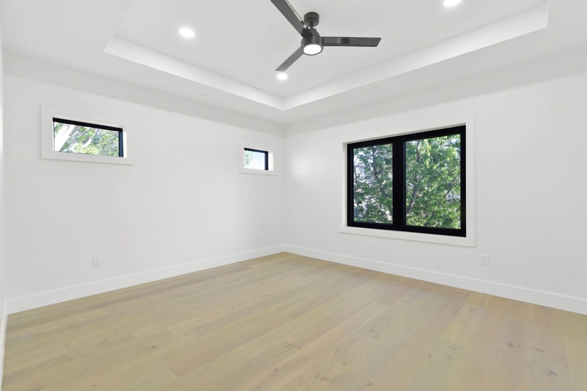 Empty room, Interior, Recessed Lighting, Wood Texture Flooring