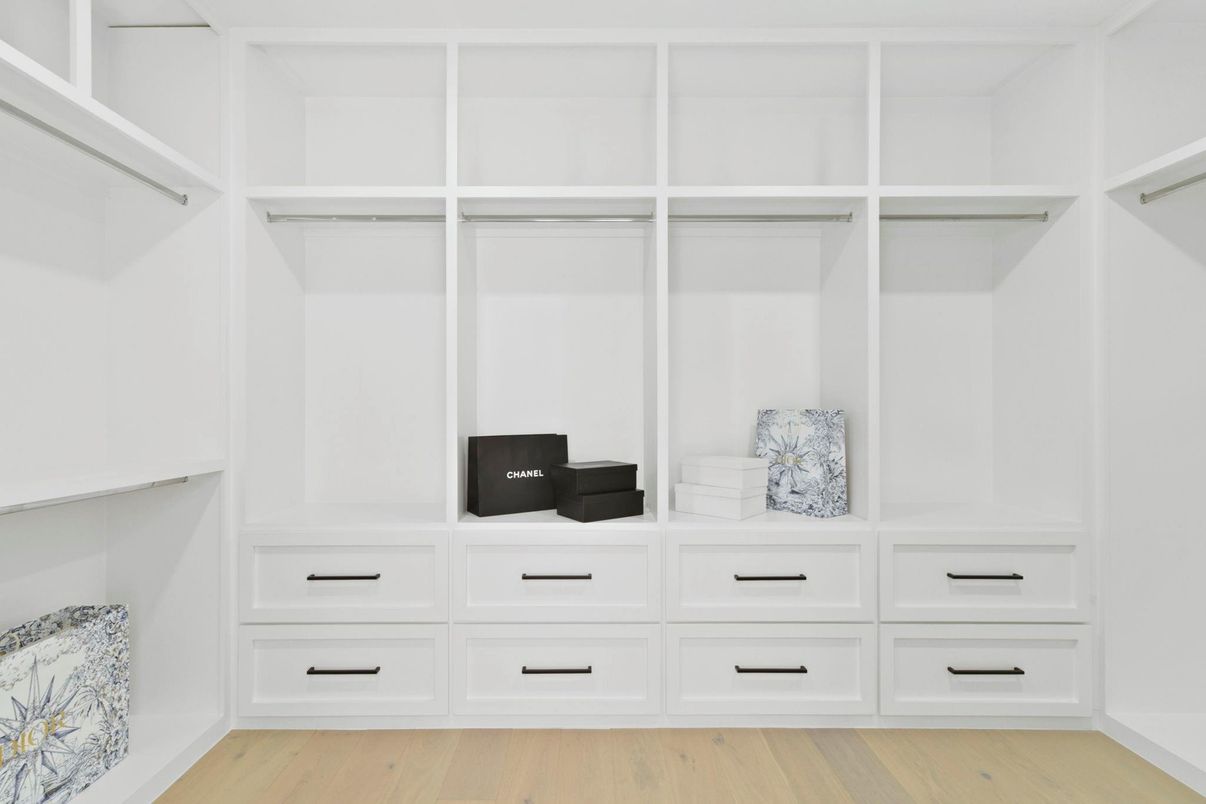 Interior, Walk-in Closets, Wood Texture Flooring