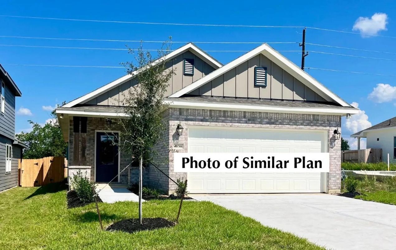 Attached, Exterior, Facade, American Craftsman