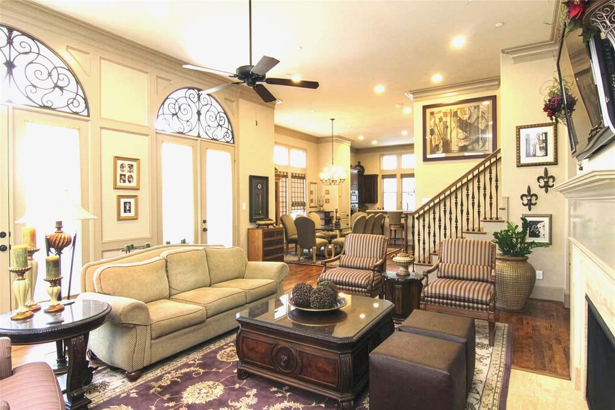 Chandelier, Dining room, Interior, Living room, Recessed Lighting, Wood Texture Flooring