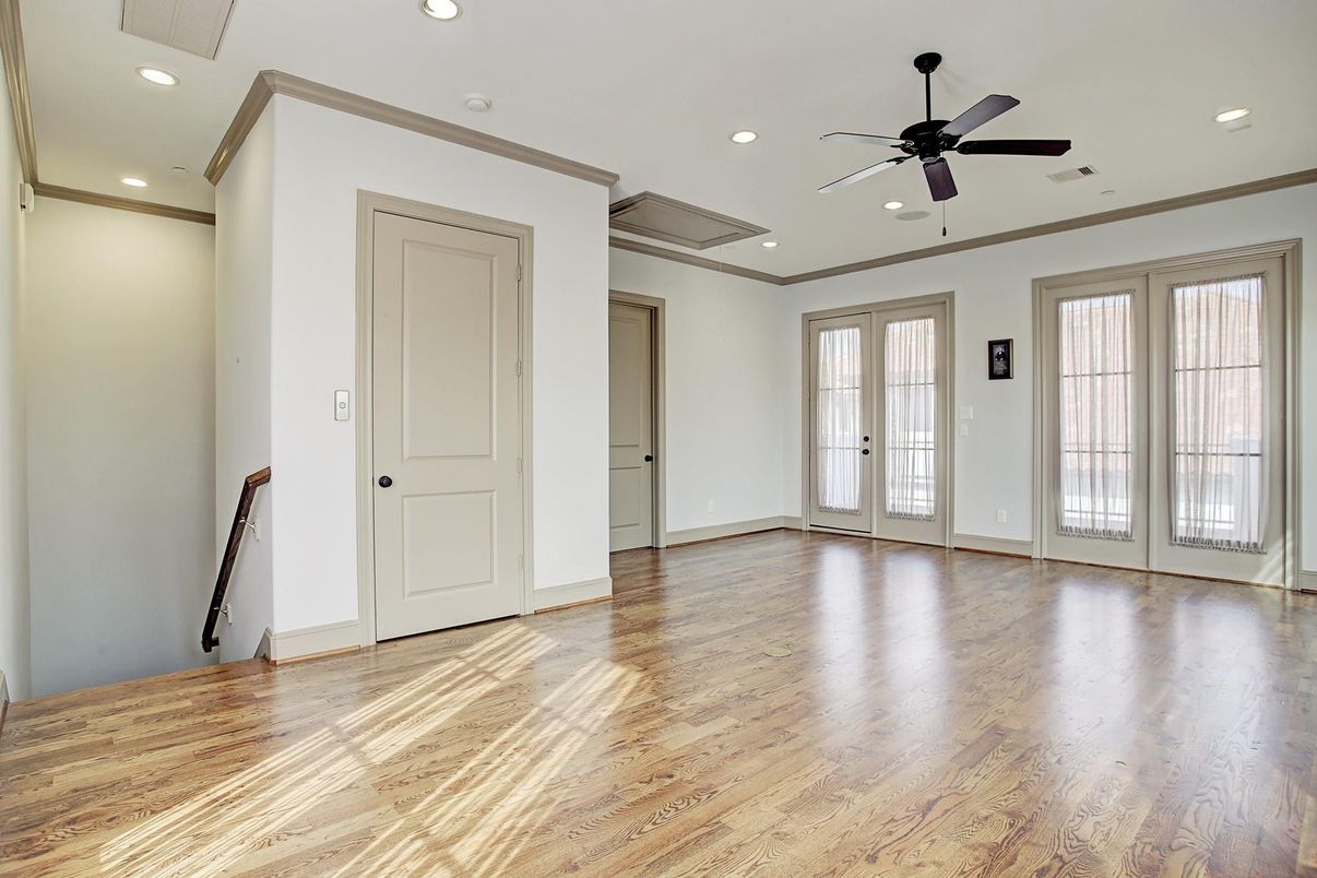 Empty room, Interior, Recessed Lighting, Wood Texture Flooring