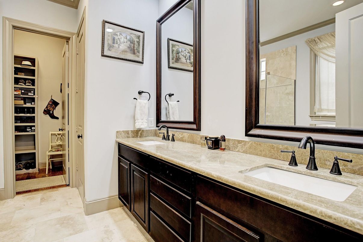 Bathroom, Dual Sink Vanities, Interior, Recessed Lighting