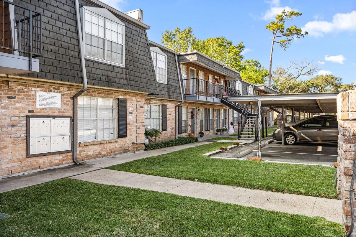 Exterior, Facade, Brick Facade, Modern