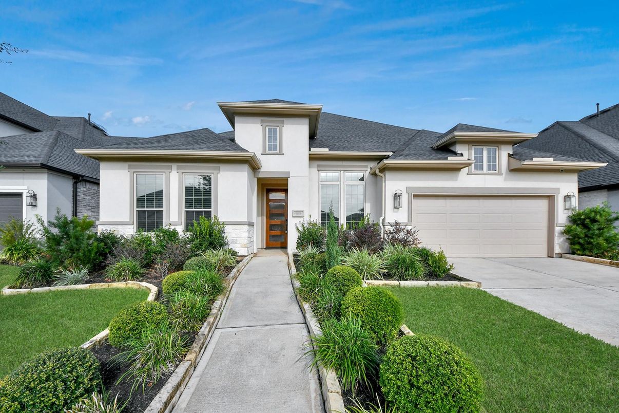 Attached, Exterior, Facade, French Provincial