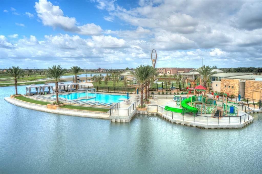 Exterior, Playground, Pool