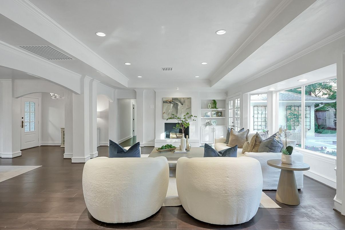 Interior, Living room, Recessed Lighting, Wood Texture Flooring