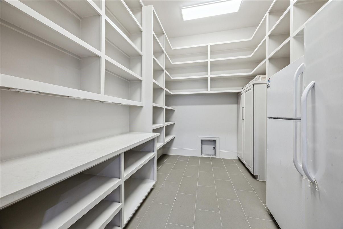 Interior, Recessed Lighting, Walk-in Closets