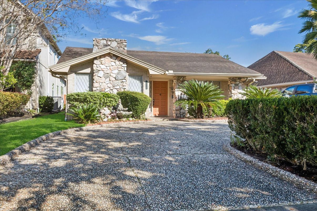 Exterior, Facade, Ranch