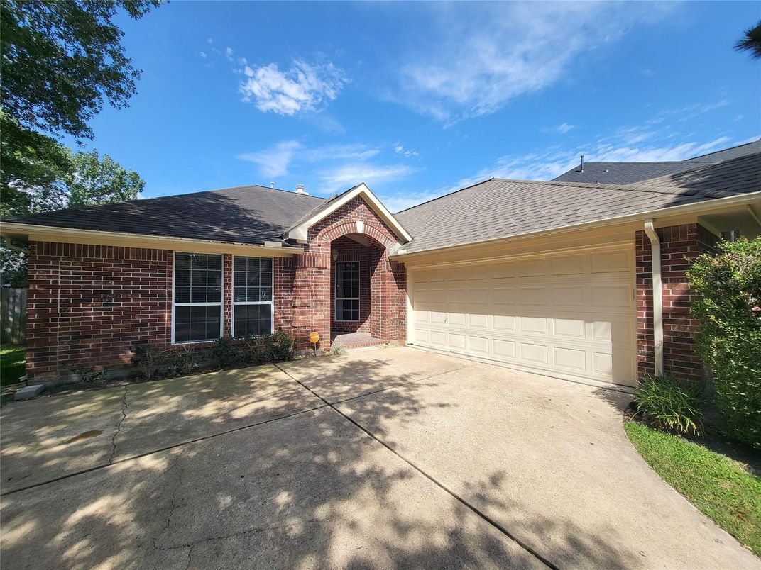 Attached, Exterior, Facade, Brick Facade, Ranch