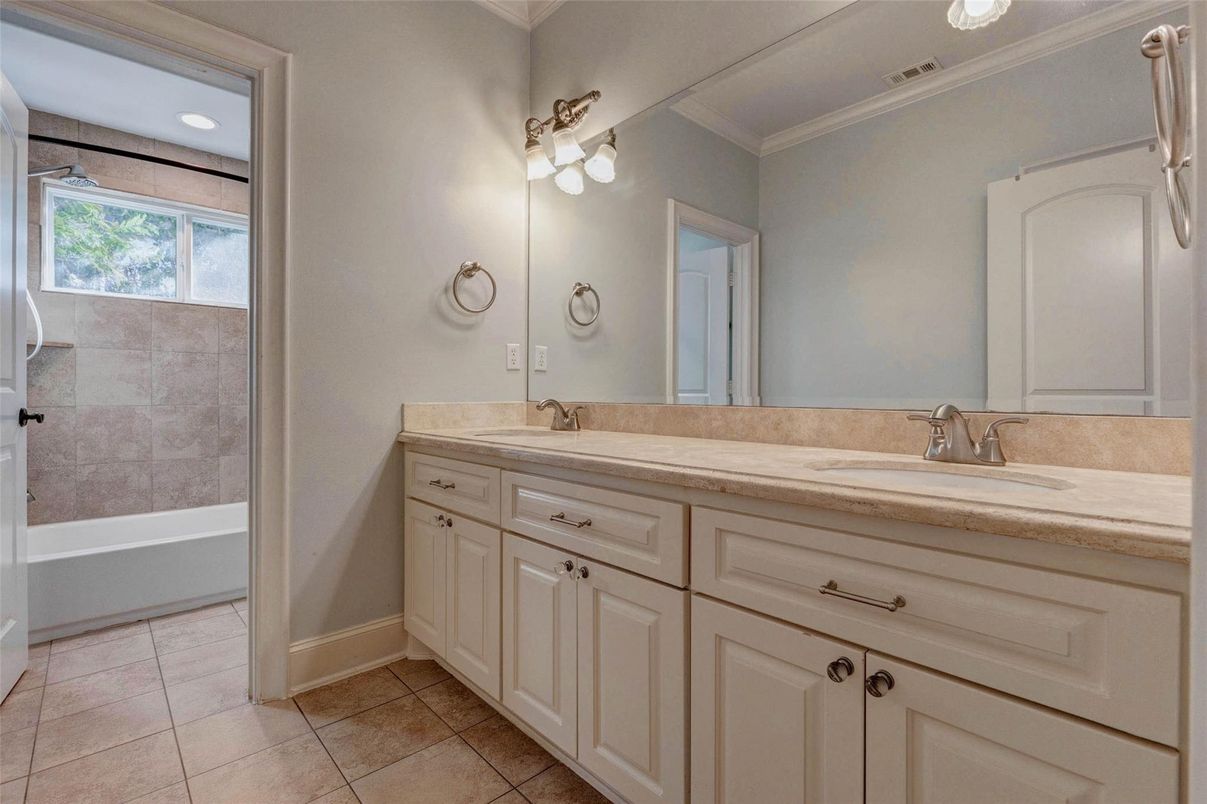 Bathroom, Dual Sink Vanities, Interior, Recessed Lighting