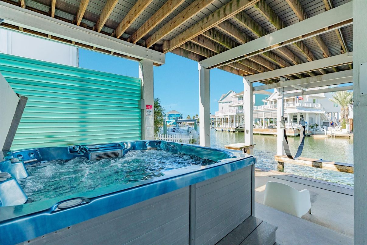 Exterior, Hot Tub, Water