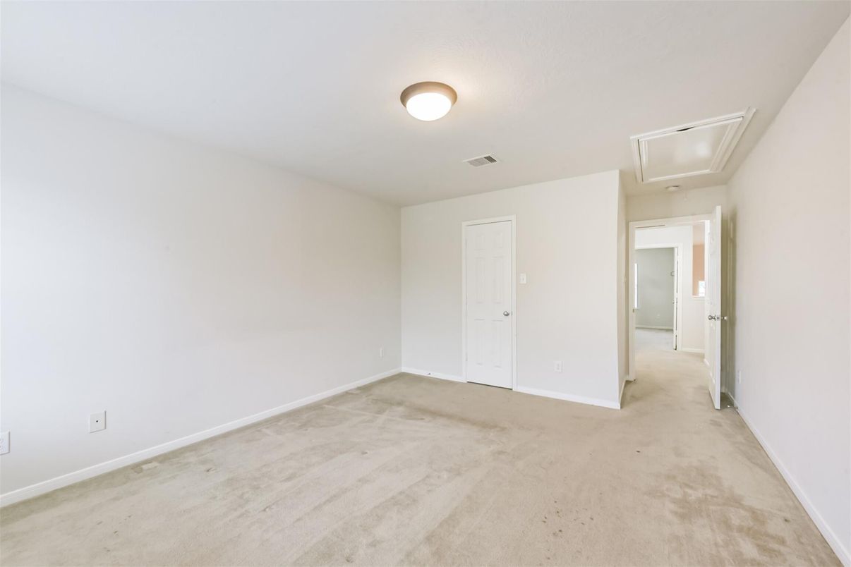 Empty room, Interior