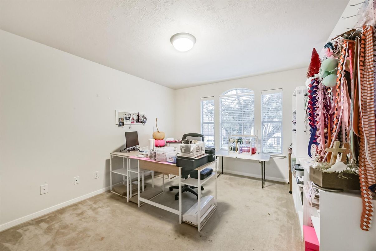 Home Office, Interior