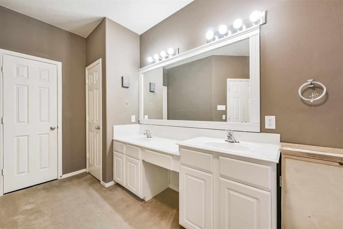 Bathroom, Dual Sink Vanities, Interior