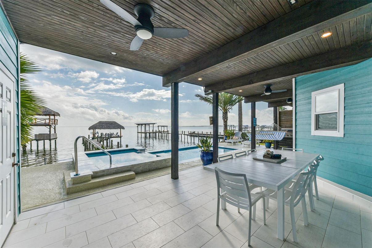 Exterior, Pool, Water