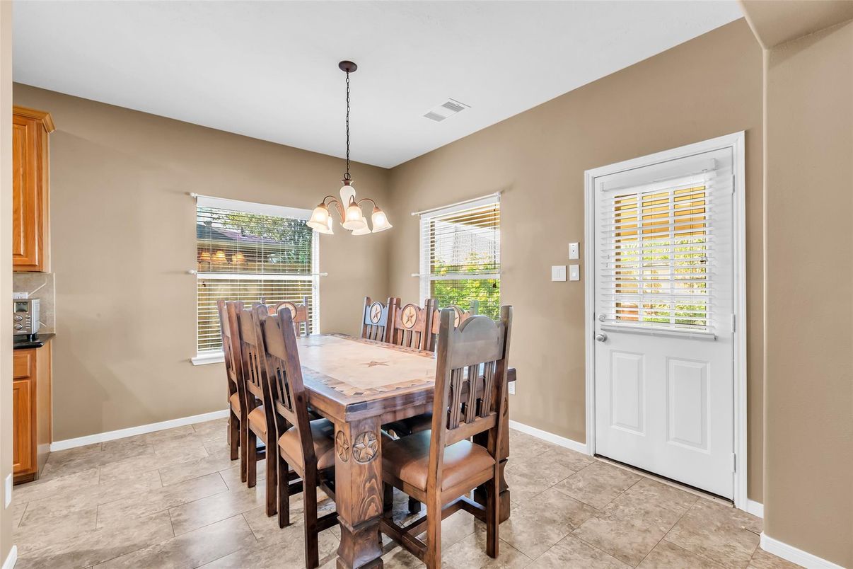 Chandelier, Dining room, Interior, Pendant Lights