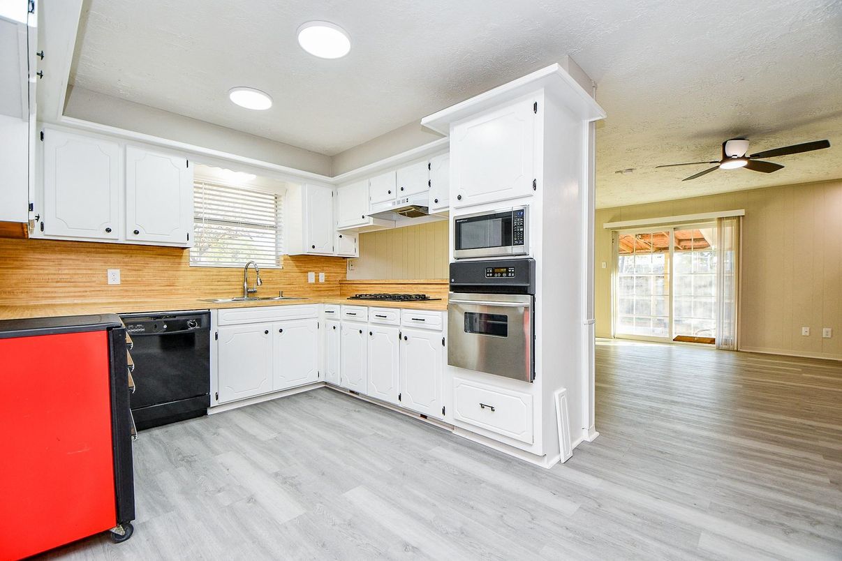 Interior, Kitchen, Recessed Lighting, Wood Texture Flooring
