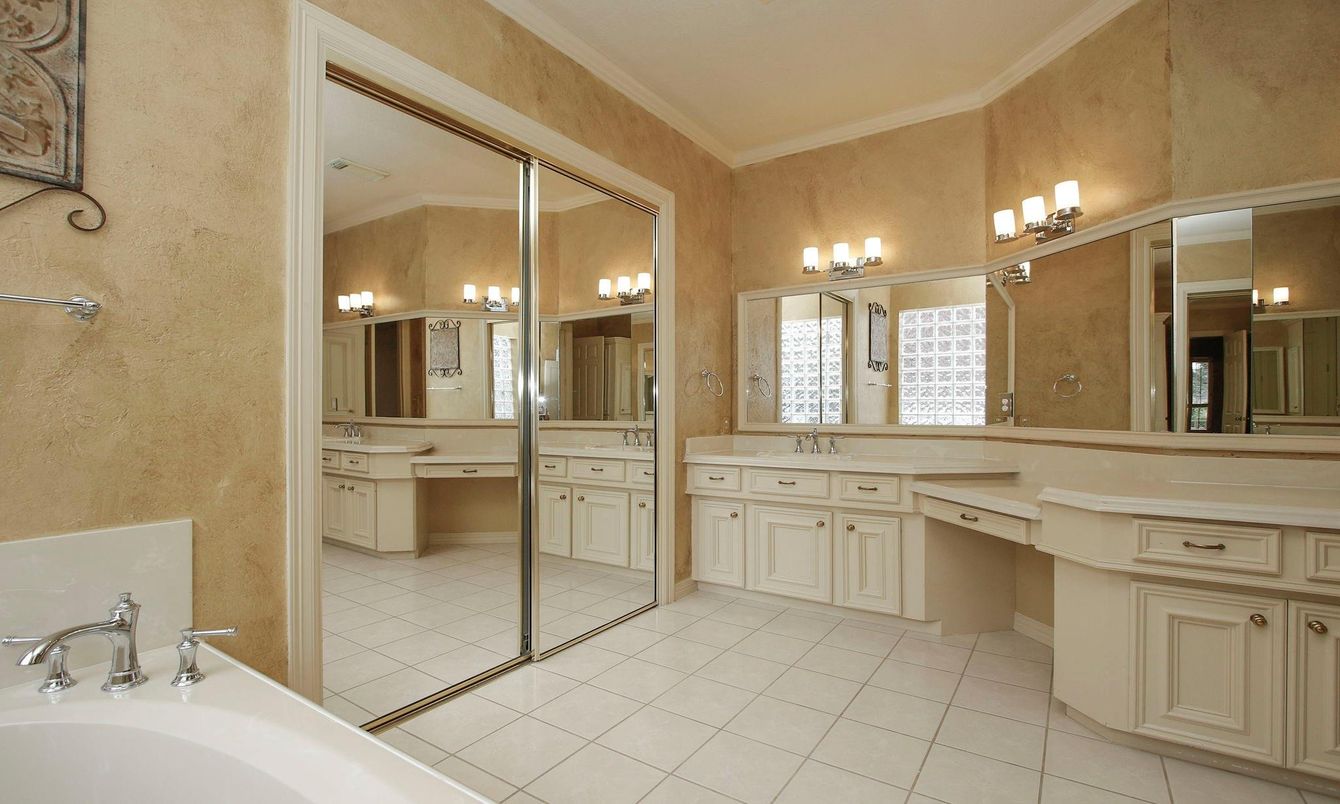 Bathroom, Dual Sink Vanities, Interior