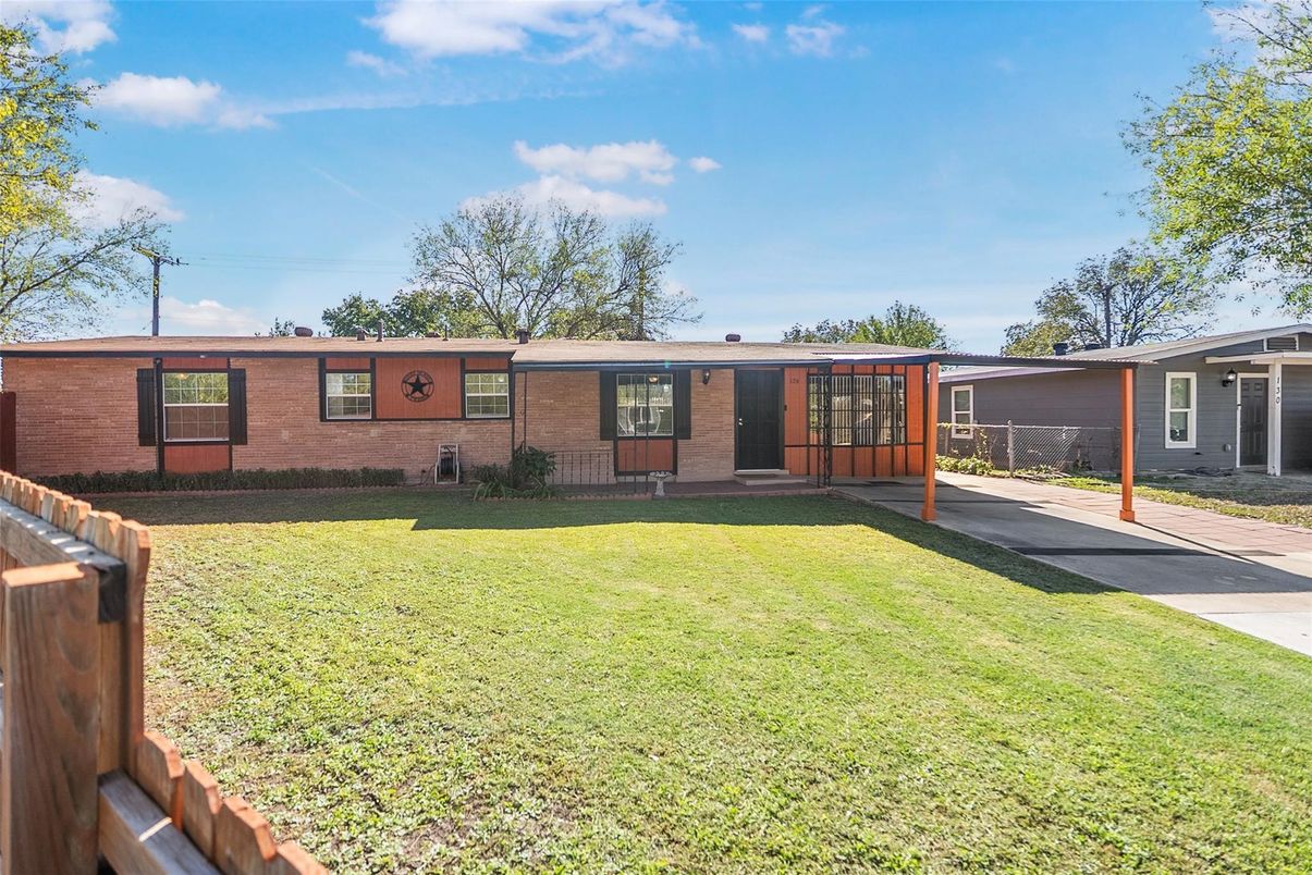 Backyard, Exterior, Facade, Brick Facade, Ranch