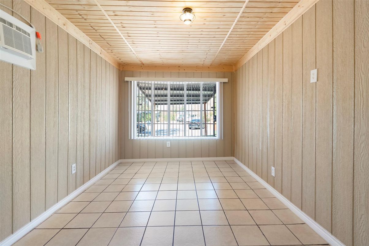 Empty room, Interior, Wooden Ceilings, Wooden Walls