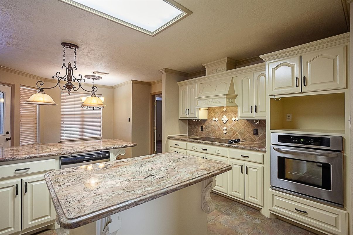 Interior, Kitchen, Pendant Lights, Stainless Steel Appliances