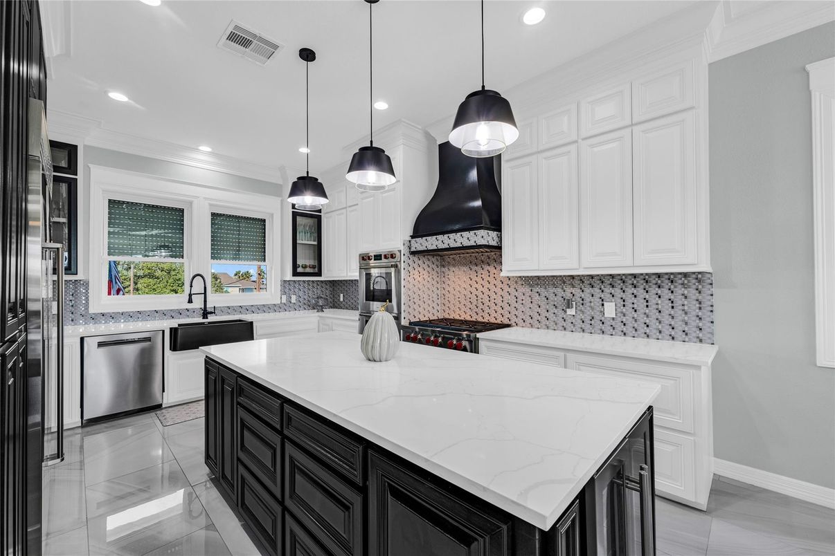 Interior, Kitchen, Pendant Lights, Recessed Lighting, Stainless Steel Appliances