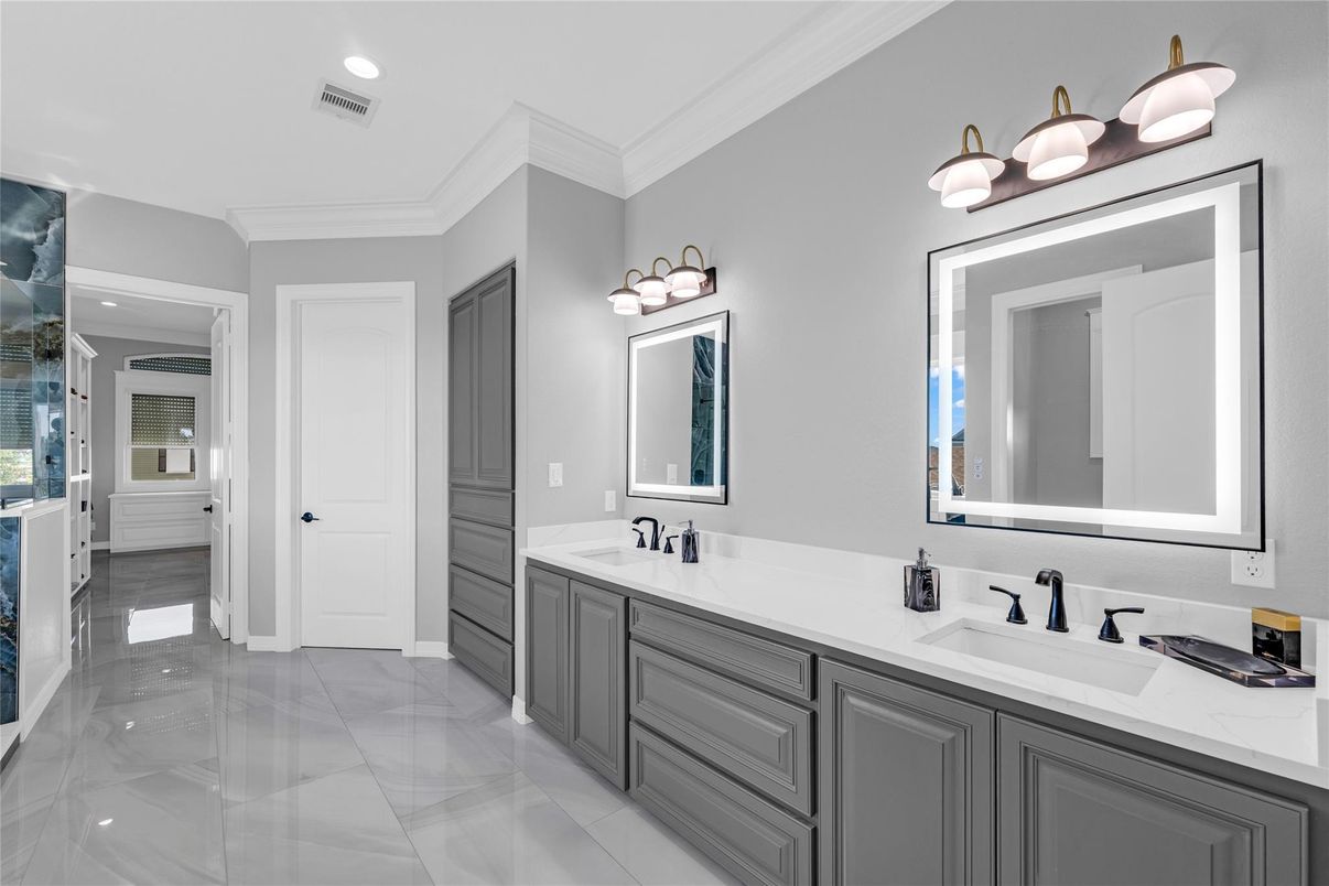 Bathroom, Dual Sink Vanities, Interior, Recessed Lighting