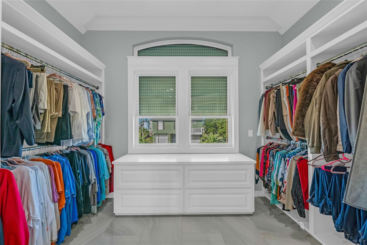 Interior, Walk-in Closets