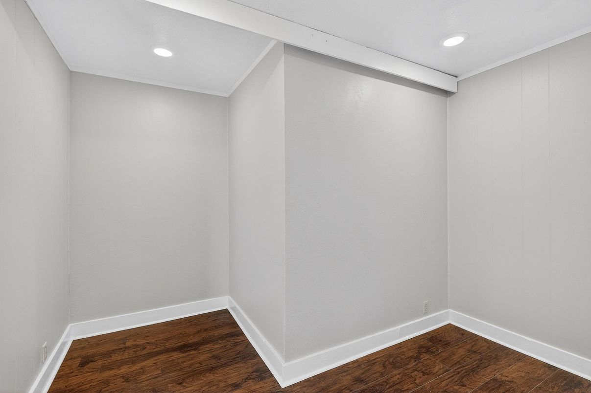 Empty room, Interior, Recessed Lighting, Wood Texture Flooring