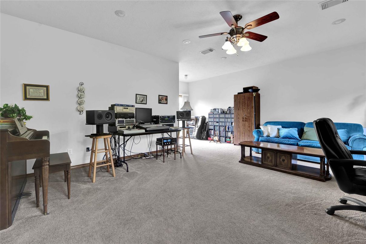 Home Office, Interior