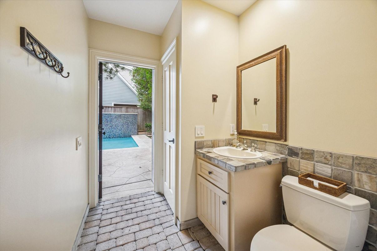 Bathroom, Interior, Tile Countertops