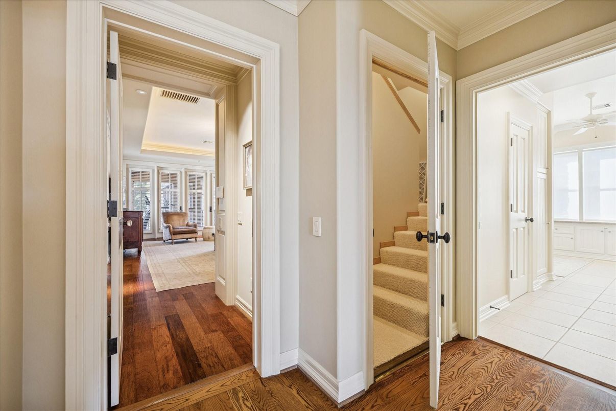Interior, Recessed Lighting, Wood Texture Flooring