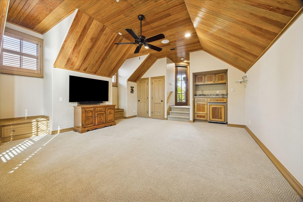 Empty room, Interior, Recessed Lighting, Wooden Ceilings
