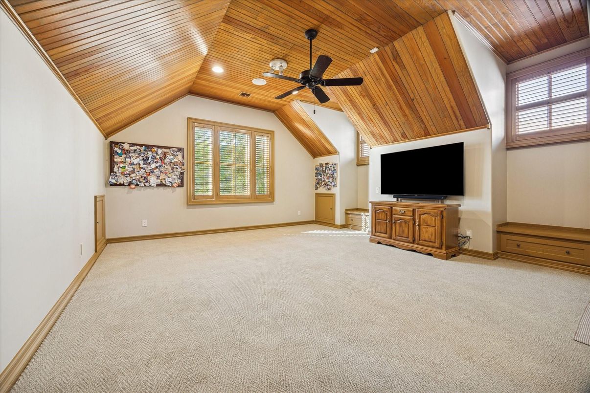 Empty room, Interior, Recessed Lighting, Wooden Ceilings